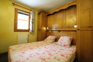 4 bedrooms, WiFi, bed sheets