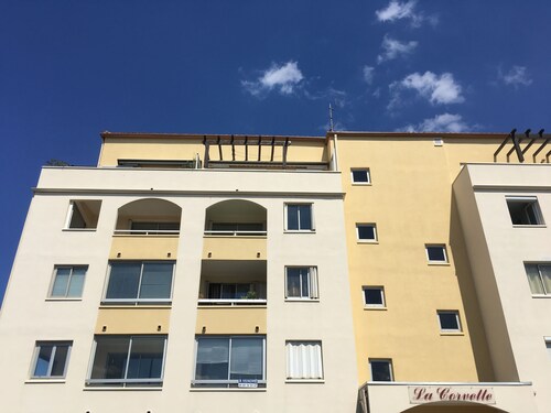 Bright apartment 4 minutes' walk from the beach