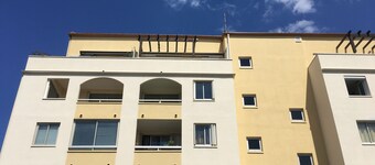 Bright apartment 4 minutes' walk from the beach