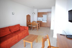 Living area - 200m from shops, swimming pool, terrace, parking, tv, ski locker, 45m², Barèges/La Mongie (La Mongie)