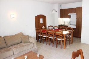 Living area - 200m from shops, swimming pool, terrace, parking, tv, ski locker, 45m², Barèges/La Mongie (La Mongie)
