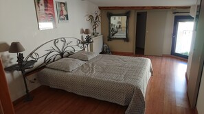 2 bedrooms, desk, iron/ironing board, WiFi - CHARMING HOUSE "L'OLIVIER" (aspiran)