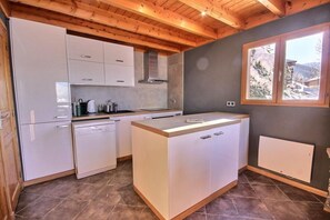 Fridge, oven, dishwasher