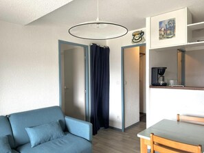 Living area - 100m from resort center, floor -1, jacuzzi, hammam, terrace, balcony, tv, ski locker, 28m² (Germ)