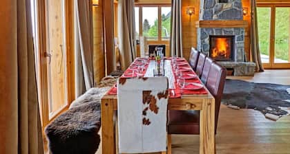 Landhaus, sauna, terrasse, balkon, kamin oder ofen für holz, parkmöglichkeiten, fernseher, 200m²