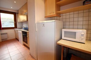 Réfrigérateur, micro-ondes, four, lave-vaisselle