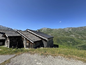 Exterior - Chalet, Ground floor, view mountain, sauna, balcony, fireplace or stove, tv, ski locker, 213m² (Les Menuires)