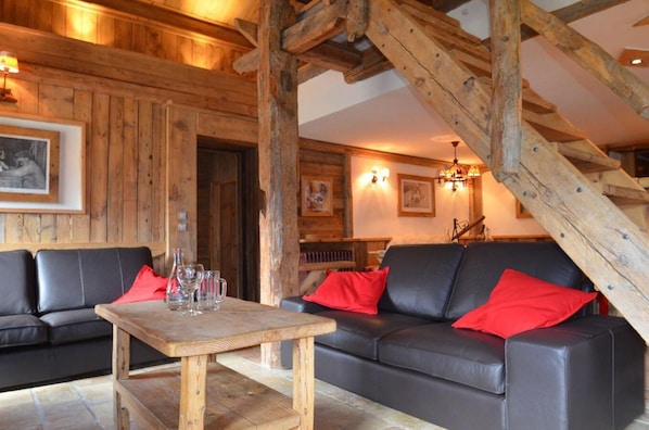 Fireplace - Chalet, Ground floor, view mountain, sauna, balcony, fireplace or stove, tv, ski locker, 213m² (Les Menuires)