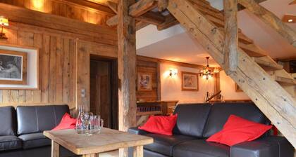 Chalet, view mountain, fitness, sauna, balcony, fireplace or stove, tv, ski locker, 210mÂČ