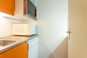 Geladeira, micro-ondas, fogão, lava-louças