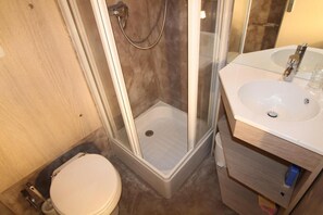Shower - 10m from resort center, 9th floor, tv, ski locker, 16m², Tignes (Tignes)