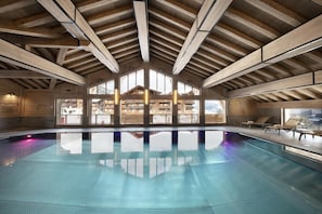 屋内プール、温水プール