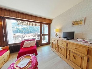 Living area - 100m from resort center, 3rd floor, balcony, tv, 26m², Le Grand Bornand (Le Grand-Bornand)