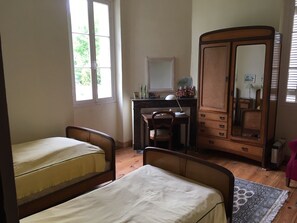 6 chambres, fer et planche à repasser, Wi-Fi gratuit, draps fournis