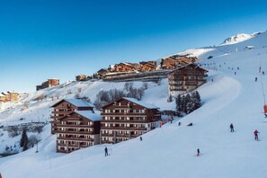 Exterior - 10m from ski slopes, floor -2, balcony, tv, ski locker, 35m², Les Menuires (Les Menuires)