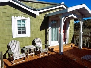 Terrace/patio - Pet friendly cottage perfect for a couple or small family. (Ocracoke)