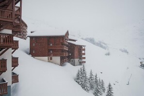 Exterior - 100m from shops, Ground floor, view mountain, balcony, tv, ski locker, 30m², Les Menuires (Les Menuires)
