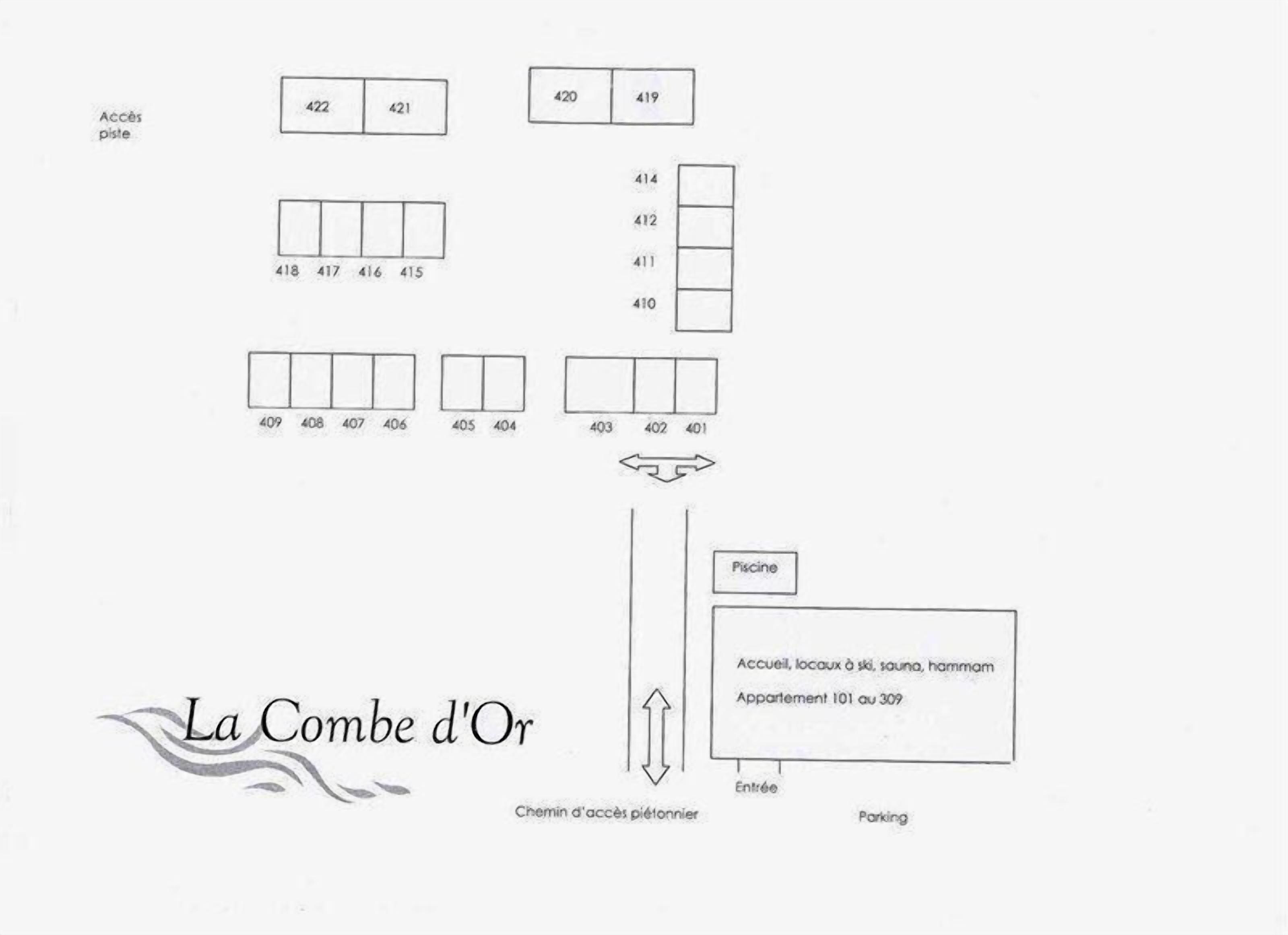 Et plantegning af hotel La Combe d'Or med værelser og faciliteter angivet.