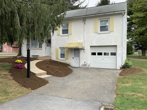Exterior - In the heart of Lancaster Co Amish Country, very near Sight & Sound (Lancaster)