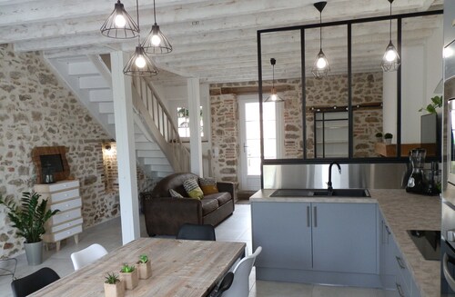 Gite for 6 to 8 people, all renovated with Jacuzzi, 20 minutes from puy du fou