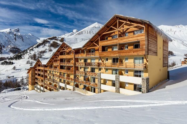 Exterior - Wifi, ski-in/ski-out & foot of the slopes, fitness, swimming pool, sauna, hammam, balcony, tv (Allos)