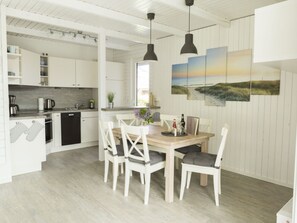 Fridge, microwave, oven, stovetop - House Beachhouse Damp (Ostseebad Damp)