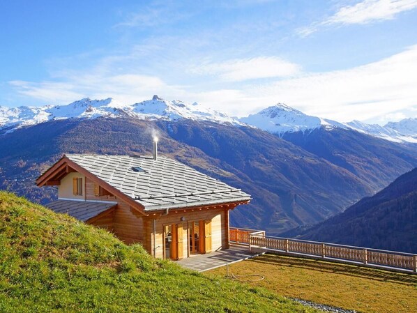 Exterior - Chalet, wifi, 300m from ski slopes, terrace, balcony, fireplace or stove, parking, tv, 105m², Thyon (Hérémence)