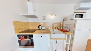 冰箱、微波炉、烤箱、炉灶