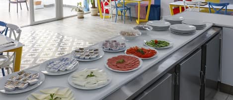 Free daily full breakfast