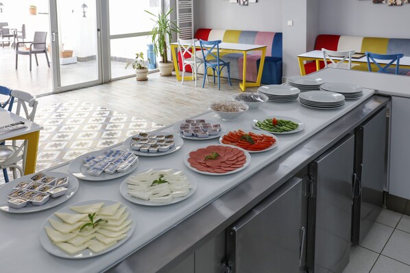 Free daily full breakfast - Campucity Kiz Ogrenci Yurdu Kadikoy (Istanbul)