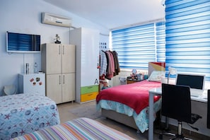 Desk, free WiFi - Campucity Kiz Ogrenci Yurdu Kadikoy (Istanbul)