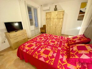 1 slaapkamer, een strijkplank/strijkijzer, wifi, beddengoed