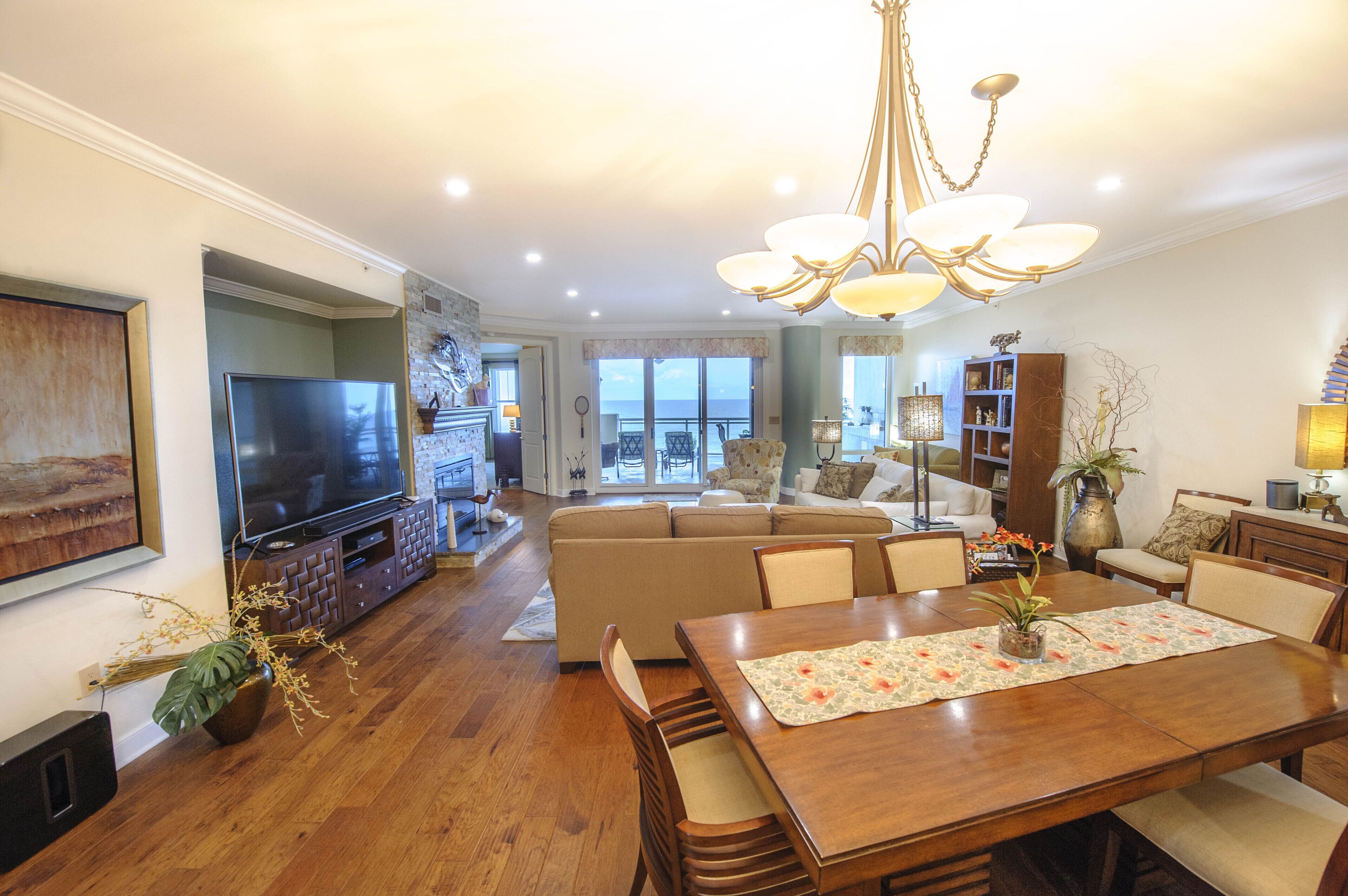 Elegant Direct Oceanfront Condo Relaxation