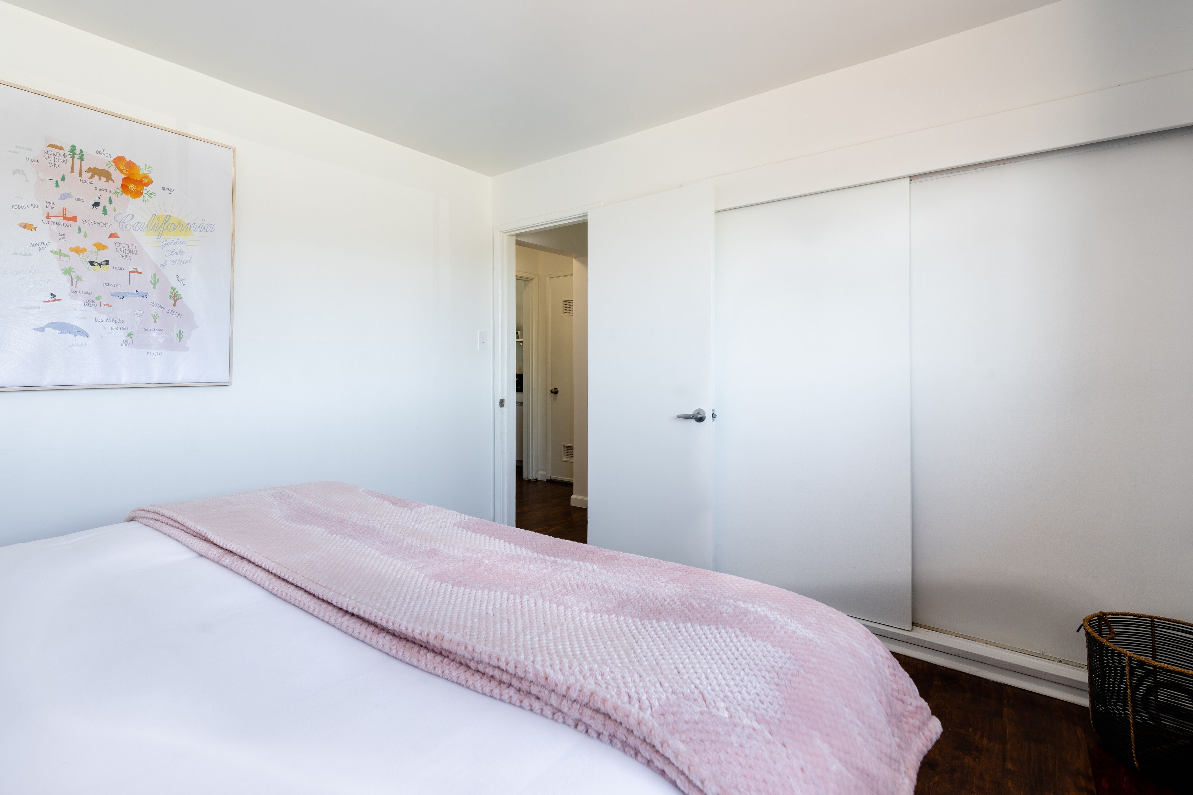 1 bedroom, desk, iron/ironing board, WiFi