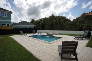 Outdoor pool - Safe, Serene & Spacious Gated Townhome, Pool (Nassau)