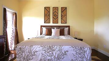 2 bedrooms, in-room safe, desk, iron/ironing board