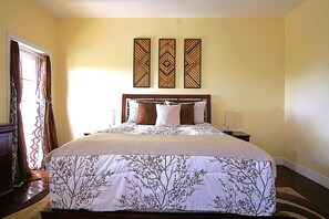 2 bedrooms, in-room safe, desk, iron/ironing board