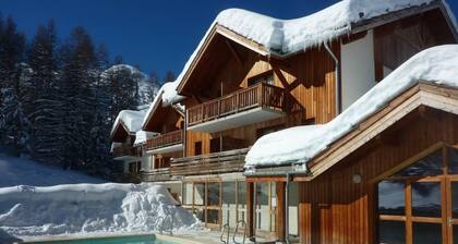 Chalet, pied des pistes de ski, remise en forme, piscine, sauna, hammam, terrasse