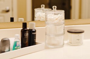 Combined shower/bathtub, hair dryer, towels, soap