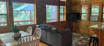 Cozy and comfortable wooded cabin