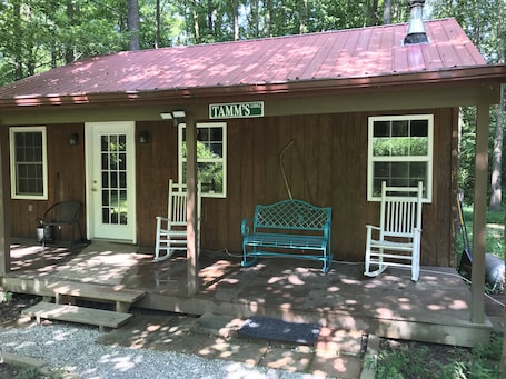 Terrace/patio. Beautiful Cabin Retreat