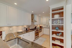 Fridge, microwave, oven, stovetop - Golf View, Pool, Pickleball, Stocked kitchen - 52 Fairway Dunes (Isle Of Palms)