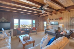 Living area - Experience oceanfront bliss at Oak Island's Holiday House: a 3-bedroom getaway for 8. (Oak Island)