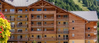 Wifi, ski-in/ski-out & foot of the slopes, fitness, swimming pool, sauna, hammam, balcony, tv