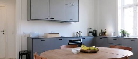 Refrigerador, horno, parrilla de estufa y lavavajillas