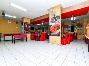 Dining - Melody Queen Hotel (Dubai)