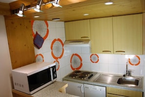 Fridge, oven, dishwasher