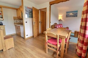 Dining - 4th floor, balcony, 38m², Méribel-Mottaret (Méribel - Les Allues)