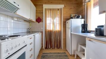 KĂŒhlschrank, Mikrowelle, GeschirrspĂŒler, Kochgeschirr/Geschirr/Besteck