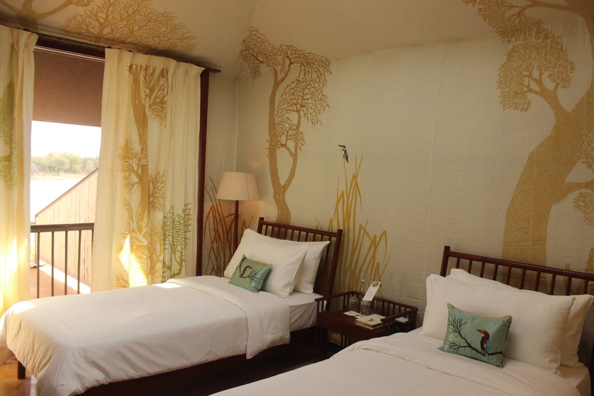Premium bedding, in-room safe, desk, laptop workspace
